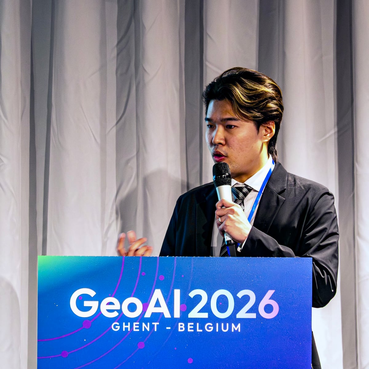 Eric Ruan 在 GeoAI 2026 比利時根特活動現場演講